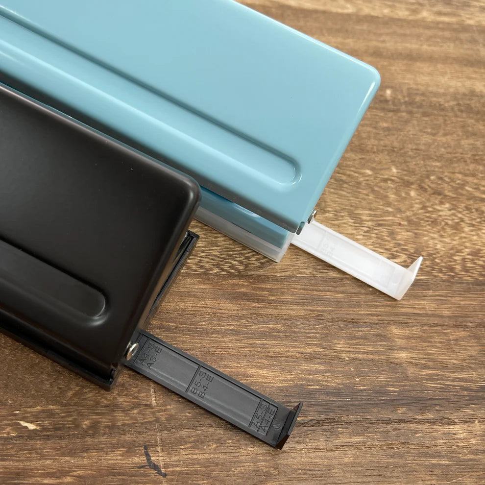 Justerbar 6-hålsstans: Kapacitet för A4 / A5 / A6 / Personligt/Fickformat (C25112411)