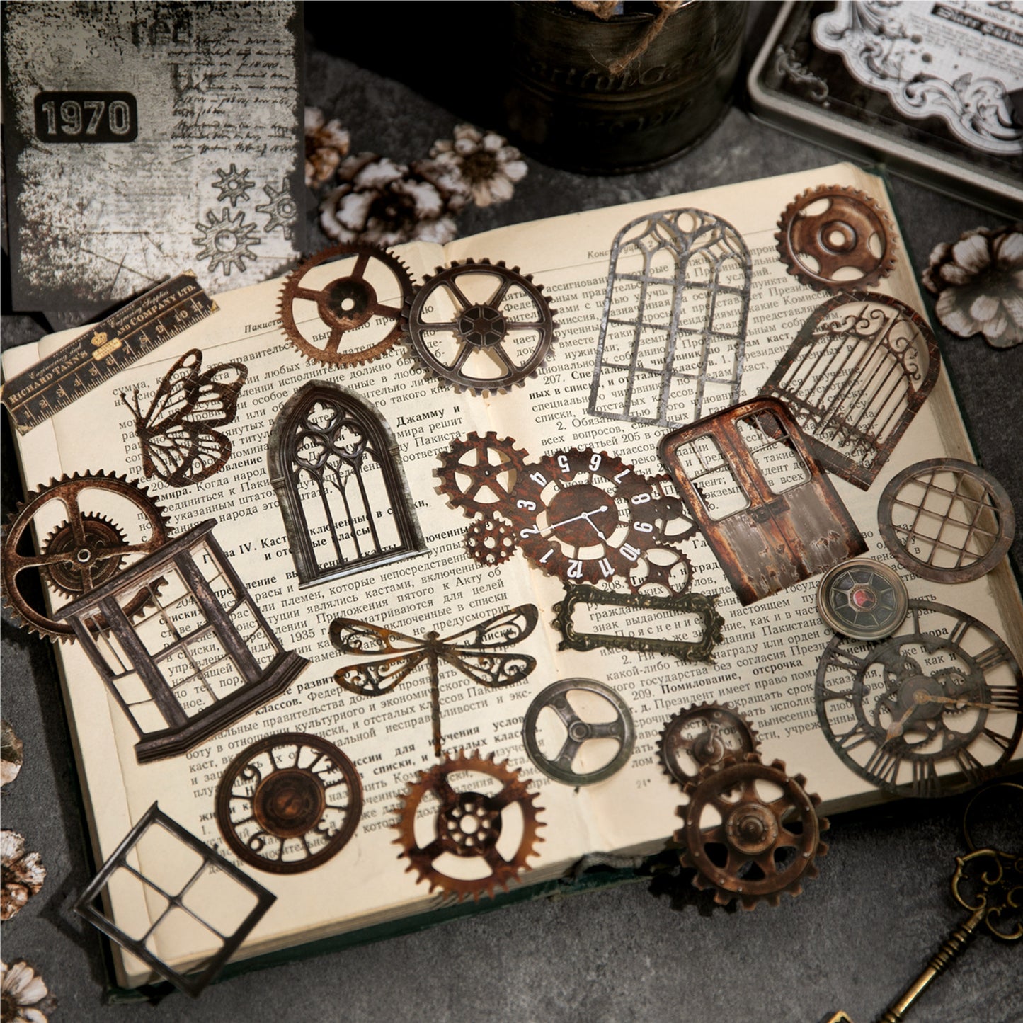 158 st vintage plåtask med klistermärken (MLS25060706)