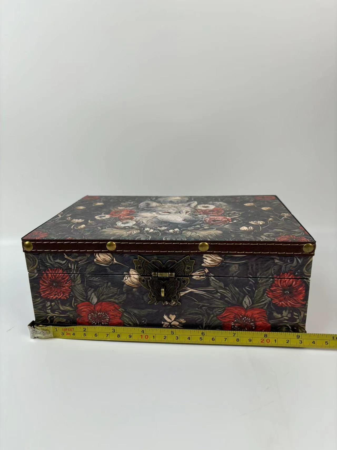 Wolf Wooden Box(arrive within 7 days)A7