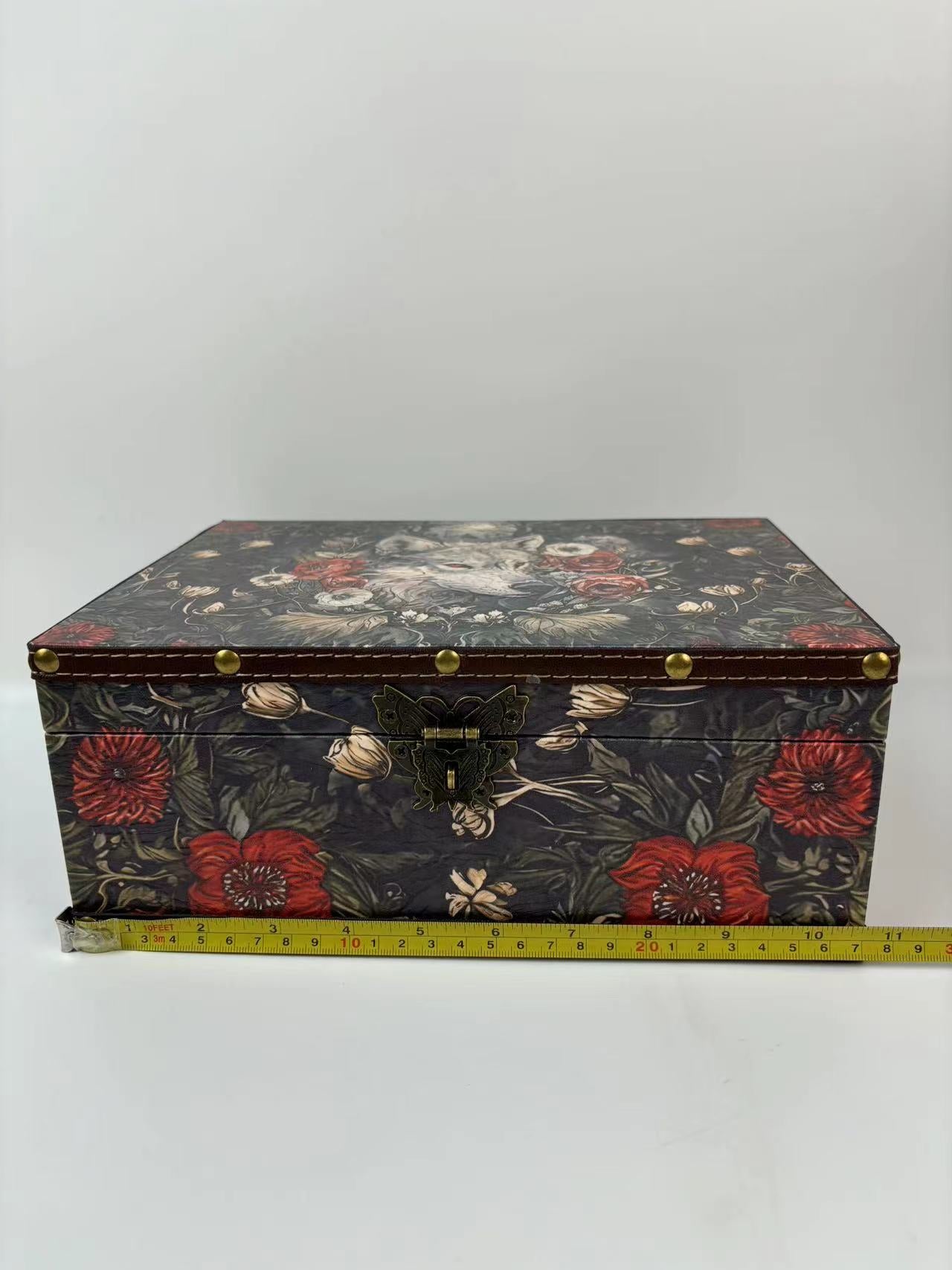 Wolf Wooden Box(arrive within 7 days)A7