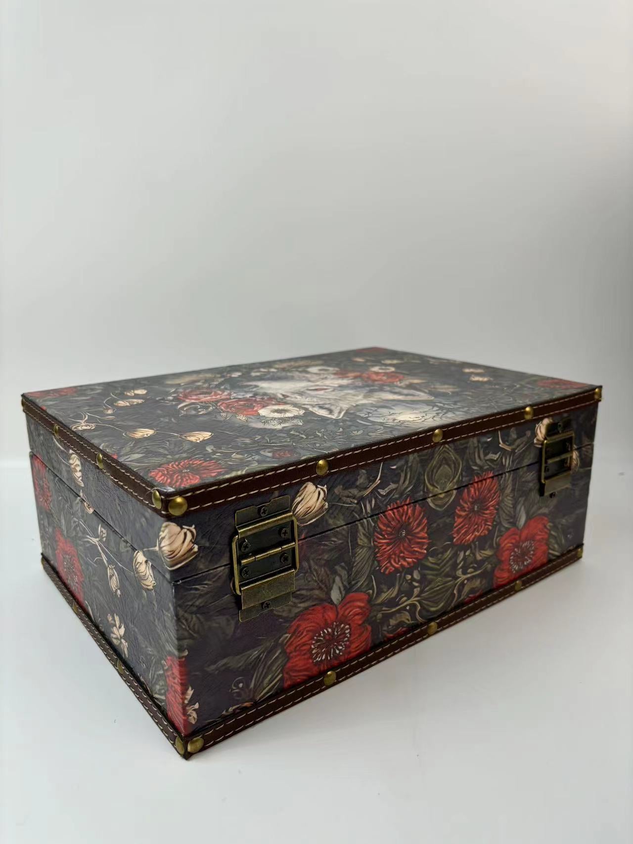 Wolf Wooden Box(arrive within 7 days)A7